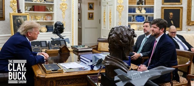 Cover Image for Behind Closed Doors: What Really Happened in the Oval Office