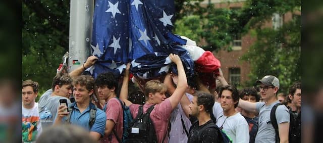 Cover Image for Photo Says It All: Fraternity Brothers Protect the Flag at UNC Chapel Hill
