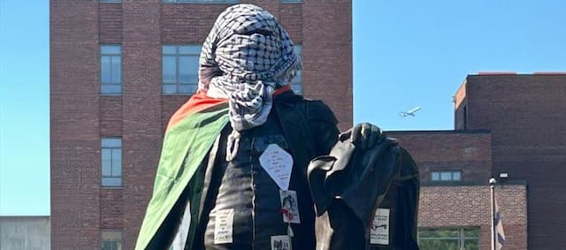 Cover Image for Anti-Semitic Protesters Deface George Washington Statue at GWU